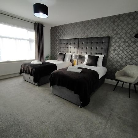 Sirius House - Sleeps 7, Driveway, Garden Villa Crewe Exterior photo