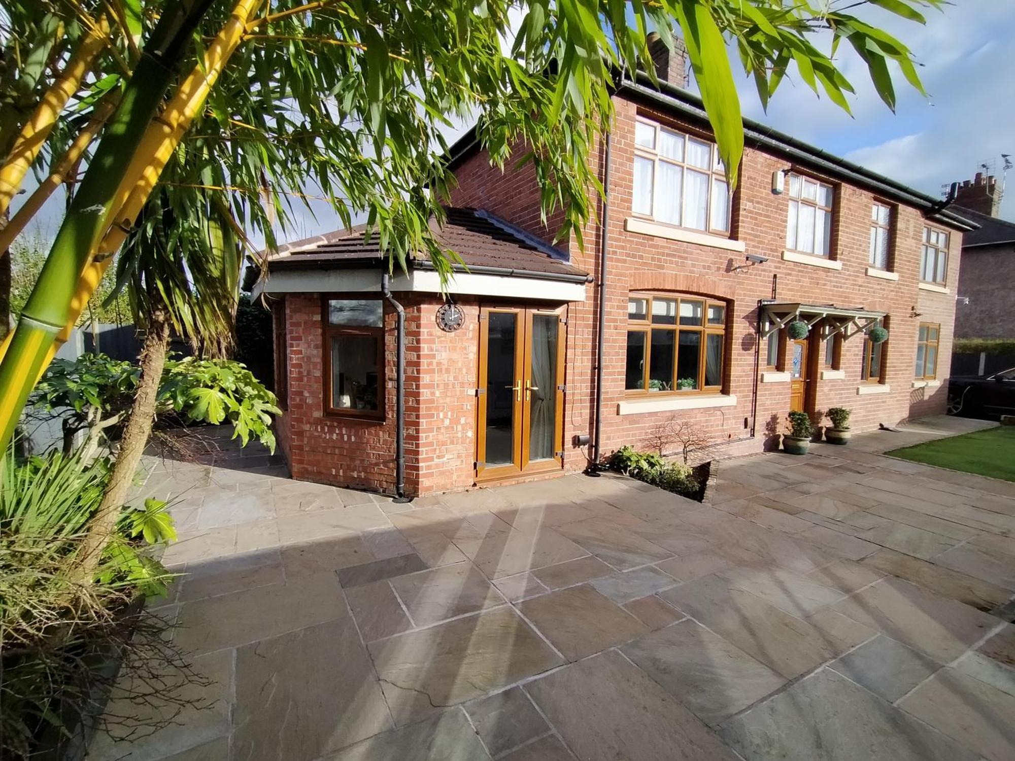 Sirius House - Sleeps 7, Driveway, Garden Villa Crewe Exterior photo