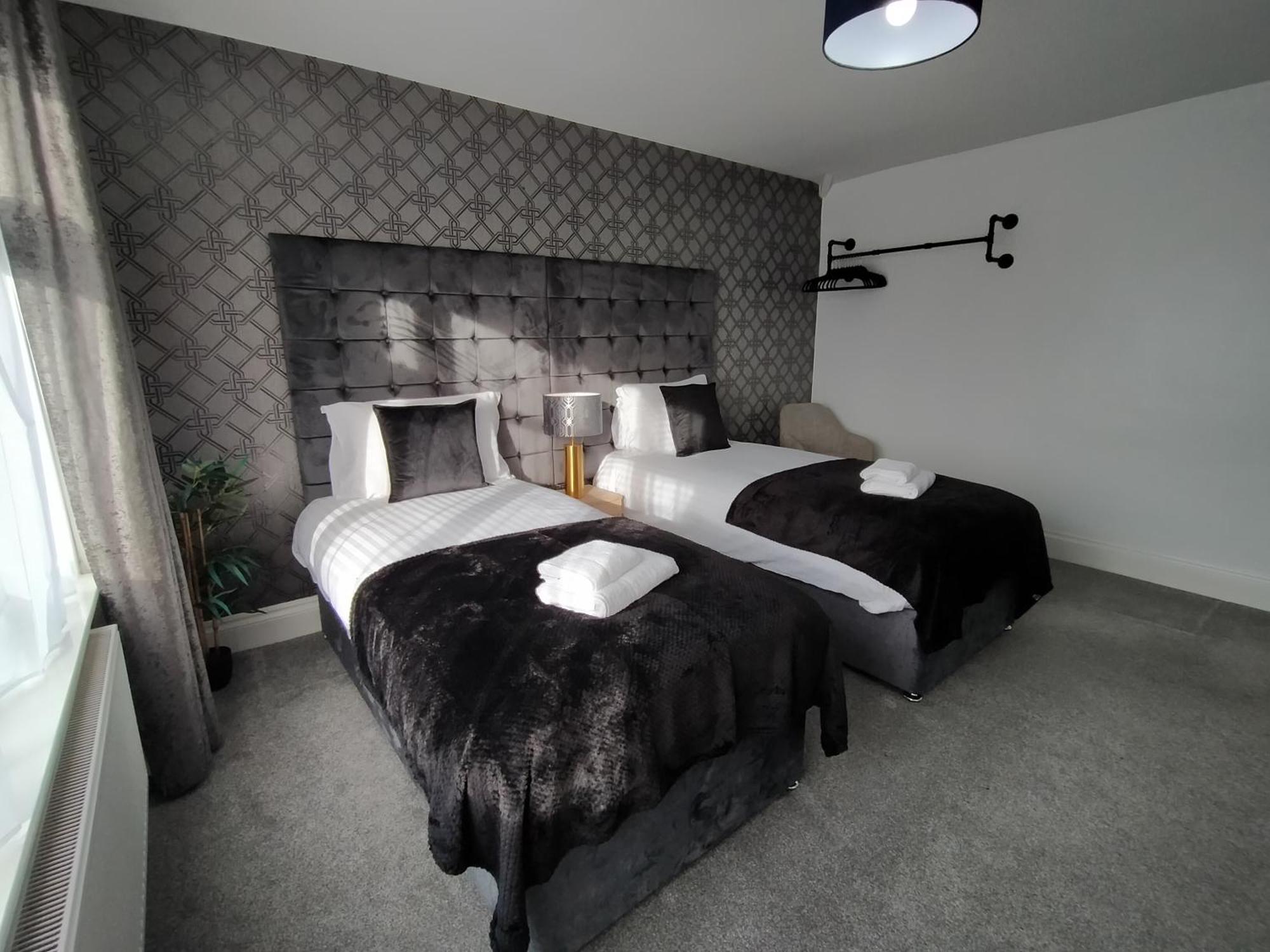 Sirius House - Sleeps 7, Driveway, Garden Villa Crewe Exterior photo