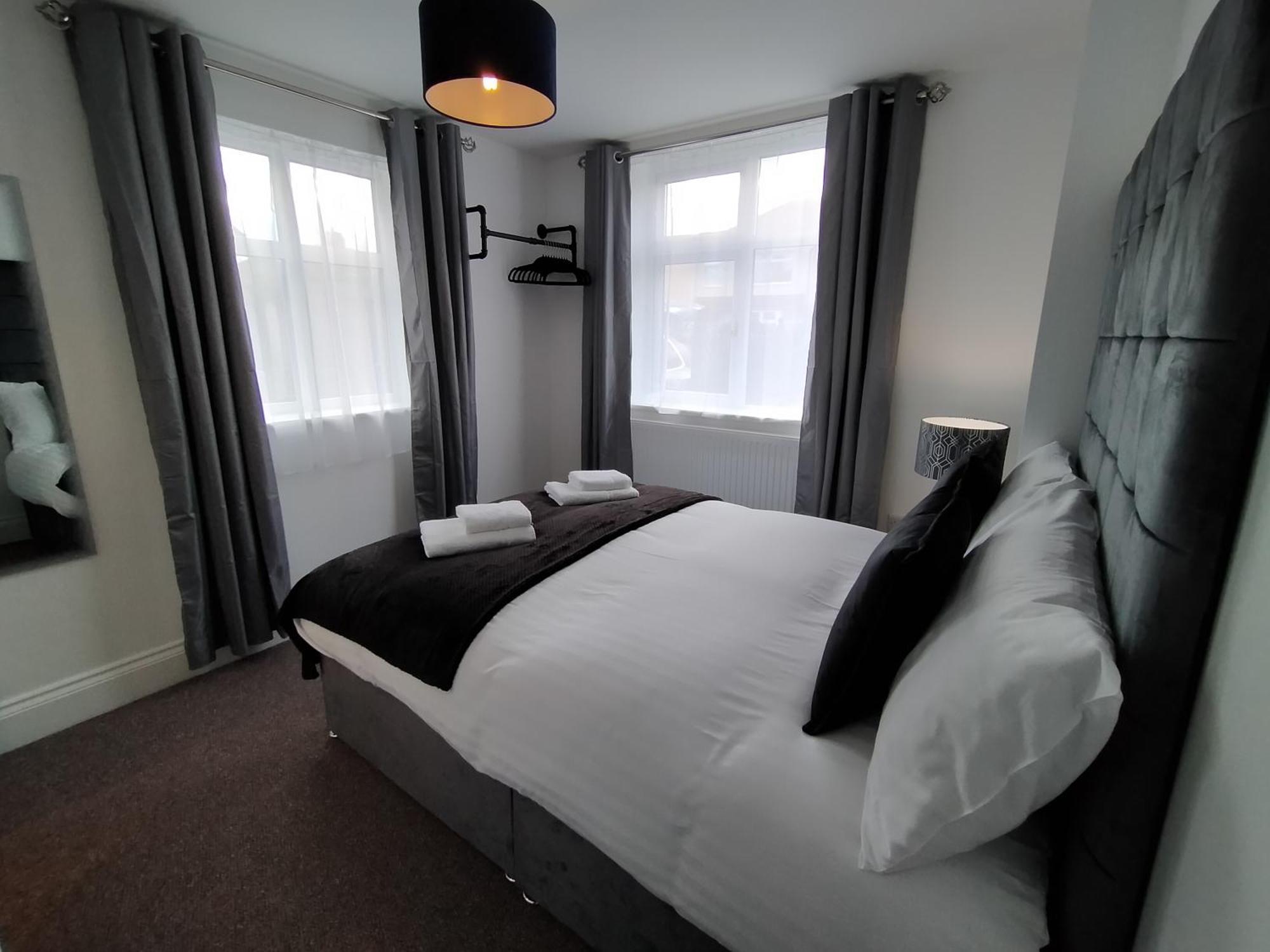 Sirius House - Sleeps 7, Driveway, Garden Villa Crewe Exterior photo