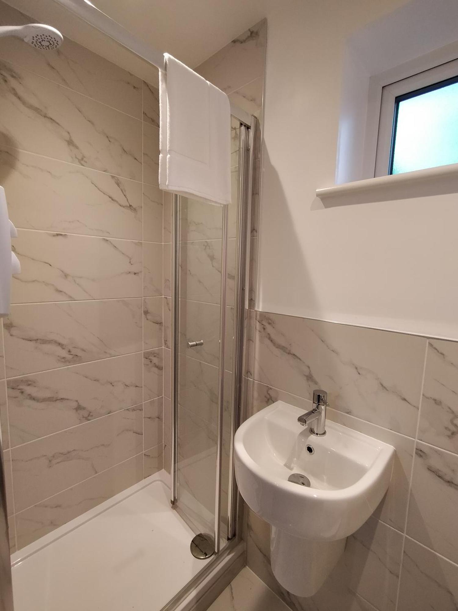 Sirius House - Sleeps 7, Driveway, Garden Villa Crewe Exterior photo