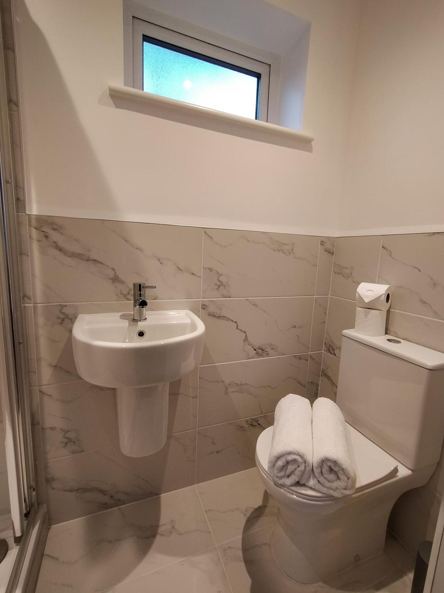 Sirius House - Sleeps 7, Driveway, Garden Villa Crewe Exterior photo