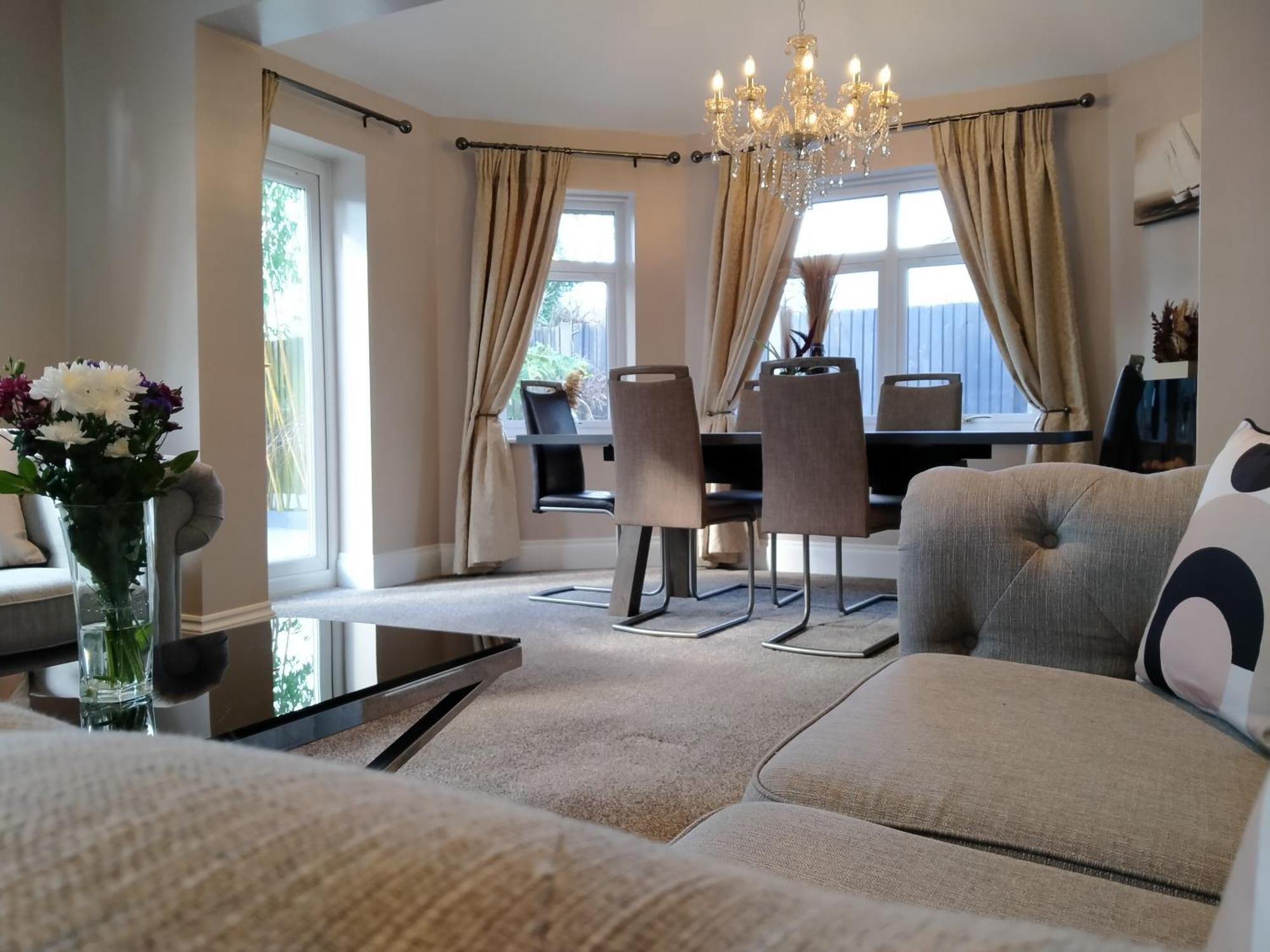 Sirius House - Sleeps 7, Driveway, Garden Villa Crewe Exterior photo