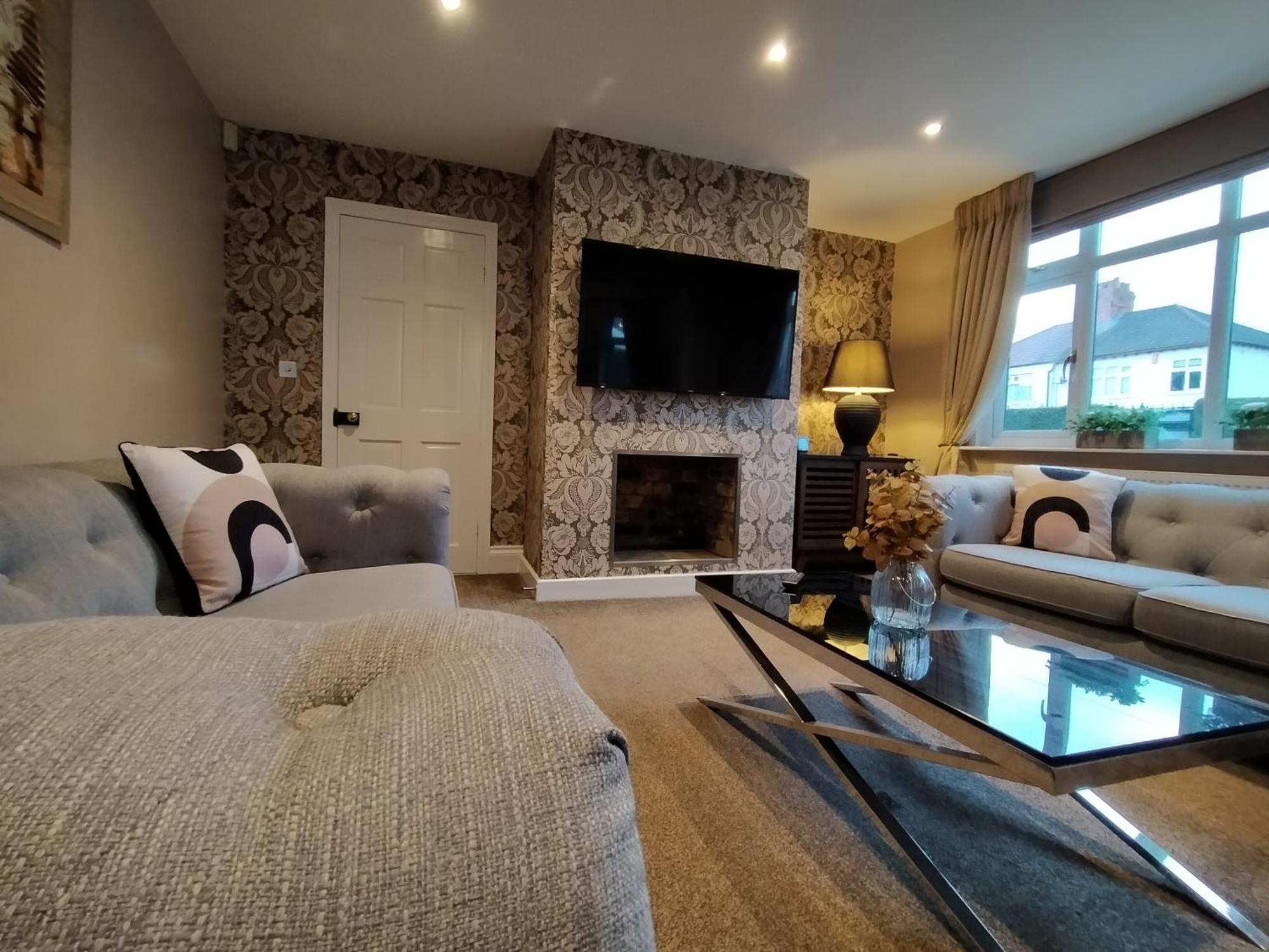 Sirius House - Sleeps 7, Driveway, Garden Villa Crewe Exterior photo